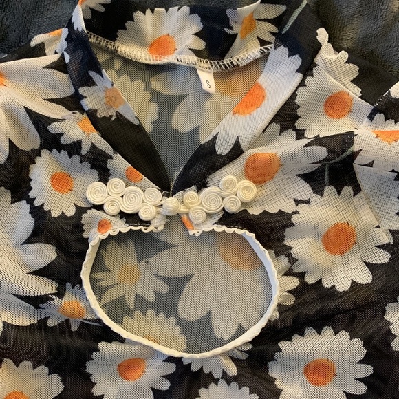 Sheer keyhole crop top - Picture 3 of 8